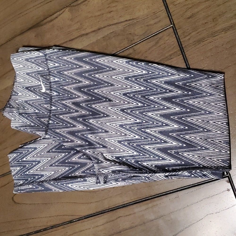 Nike Dry-Fit Chrevron Patterned Leggings, Size M